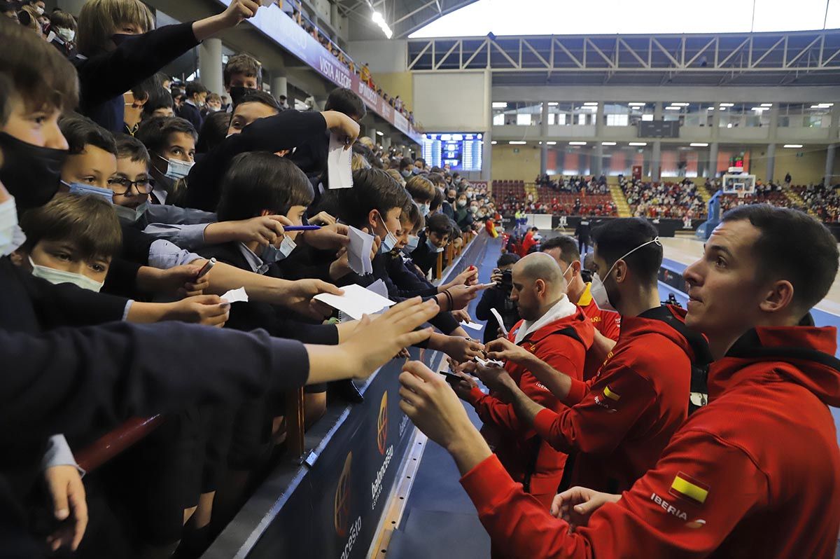 Las imágenes de la selección española de baloncesto con los jóvenes cordobeses en Vista Alegre