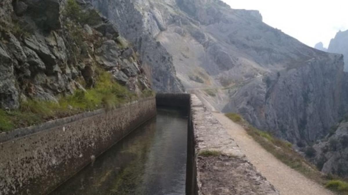 El canal de Camarmeña.