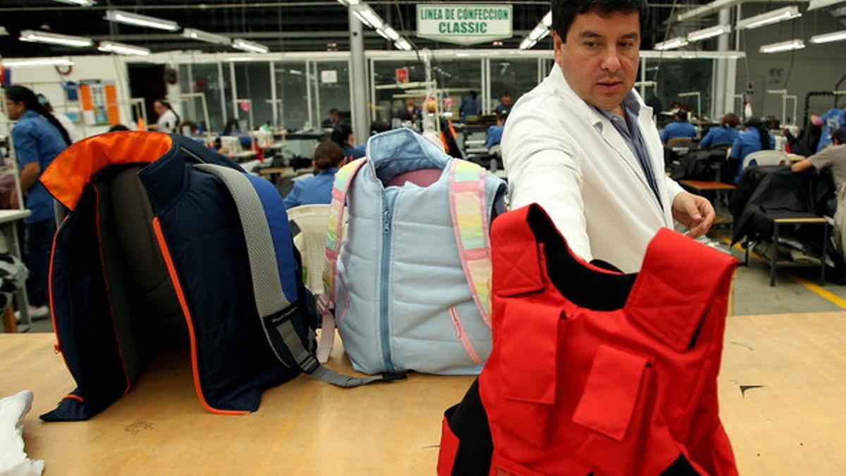 COLOMBIANO DISEÑA COLECCIÓN INFANTIL DE ROPA BLINDAD PARA EE.UU.