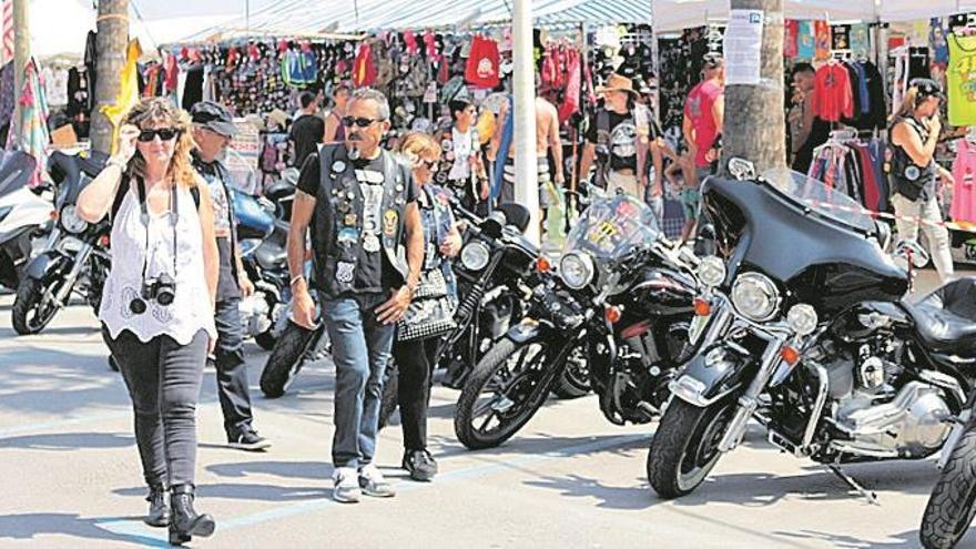 El encuentro Custom atrae a 1.000 amantes del motor