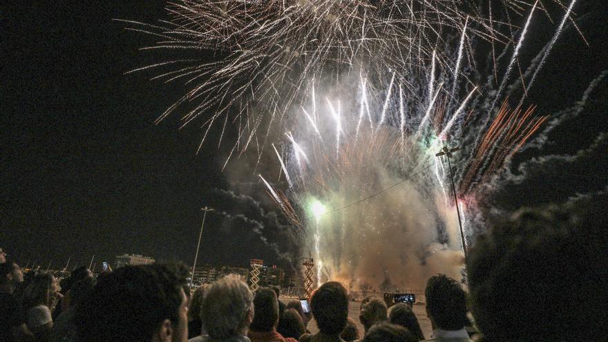 Mascletà nocturna de las fiestas de Elche