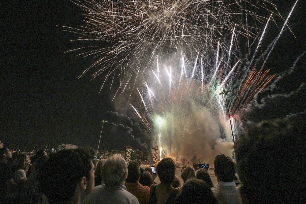 Mascletà nocturna de las fiestas de Elche