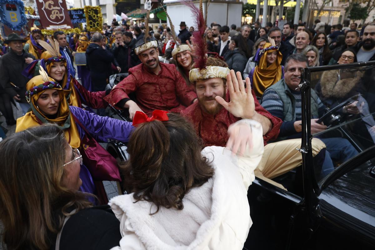 El Cartero Real recoge los deseos de los cordobeses antes de la Cabalgata