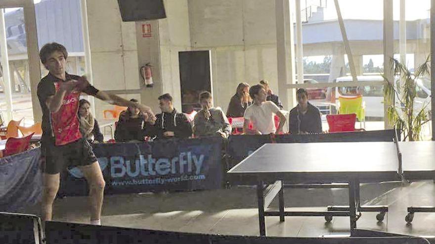 Manuel Bodega, en un reciente partido de exhibición en Miralles.