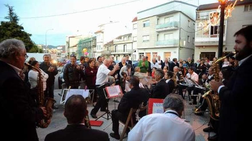 Una actuación en las fiestas del Rosario, en Vilaxoán.  // Iñaki Abella