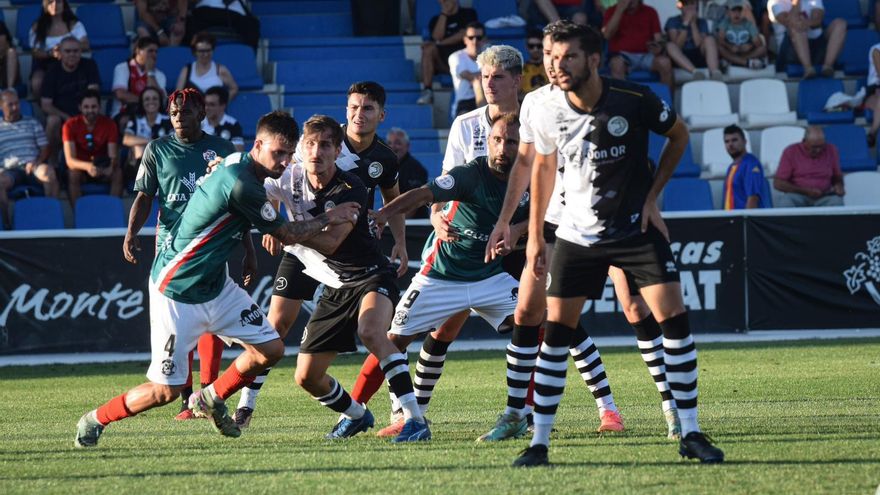 El Zamora CF ofrece una imagen dispar en cada tiempo