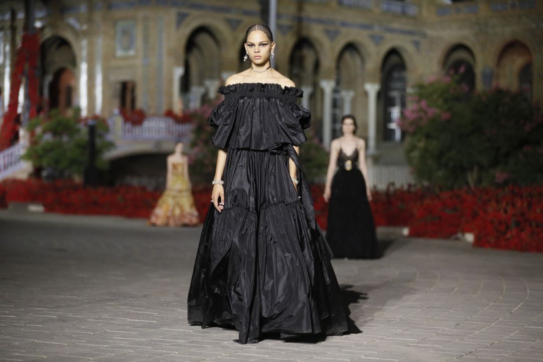 Dior desfila en Sevilla con artesanía valenciana