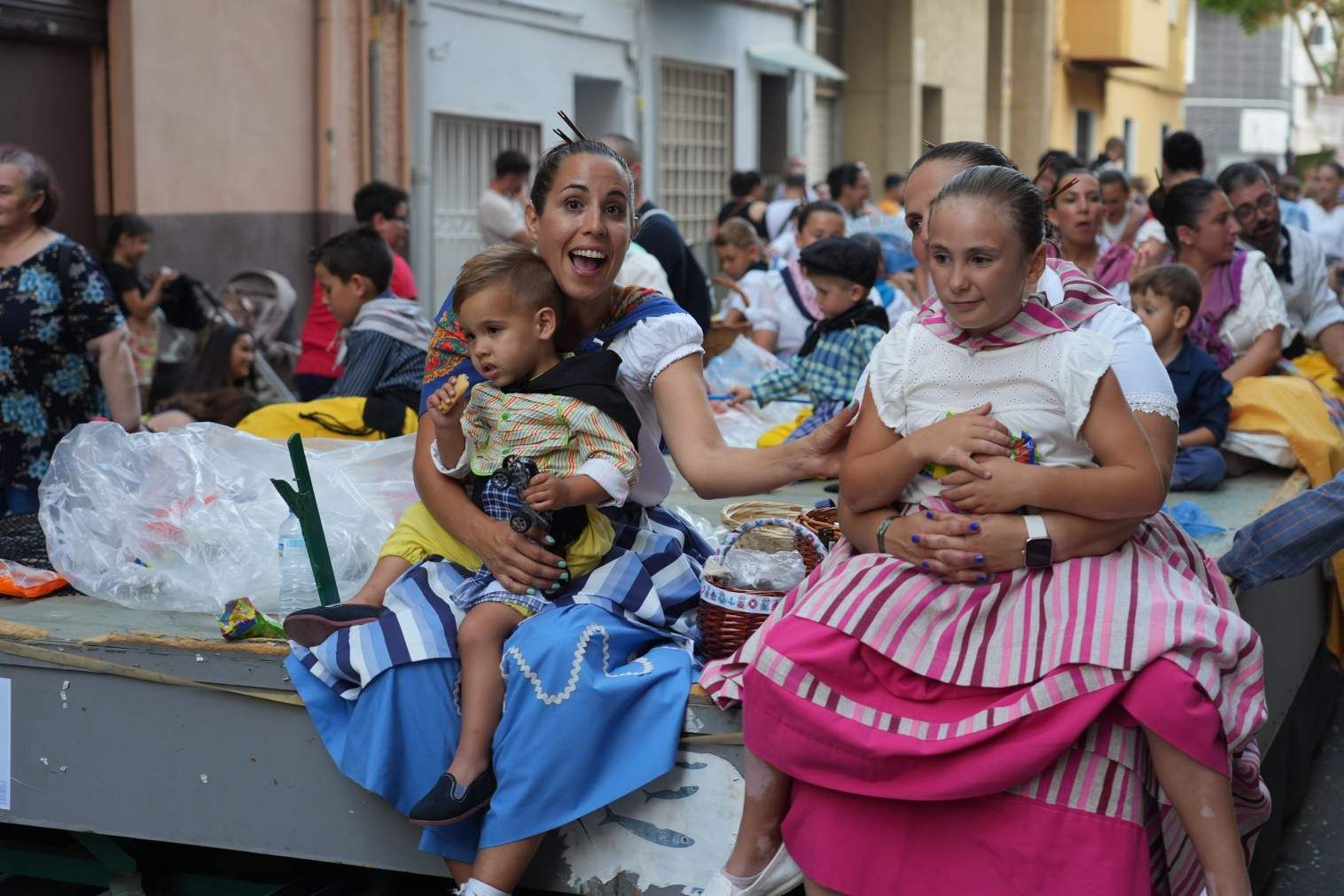 El Grau da inicio a las fiestas de Sant Pere con pólvora, bous y música