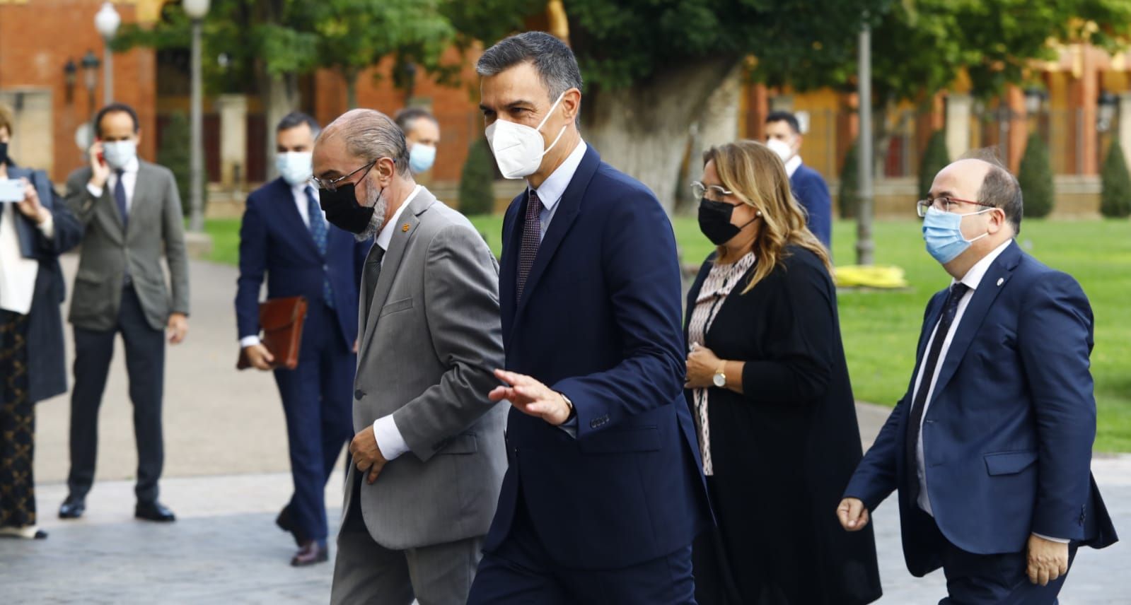 FOTOGALERÍA | Sánchez y Lambán se han reunido en el Pignatelli para analizar la candidatura olímpica de 2030