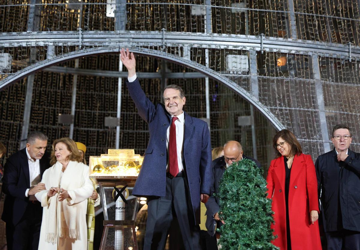 Vigo enciende la Navidad más grande de su historia ante miles de personas