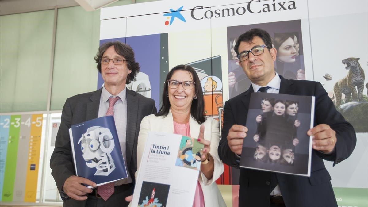 Jordi Portabella, jefe del área de difusión científica de la Fundació Bancària La Caixa, Elsa Duran, directora general adjunta, y Lluís Noguera, director de Cosmocaixa, en la presentación de la nueva temporada del museo.