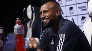 ¡Escándalo de Arturo Vidal! Denunciado tras fotografiarse mientras conduce