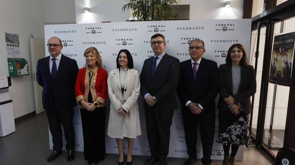Marta Blázquez, Rebeca Torró y Vicente Lafuente, en el centro