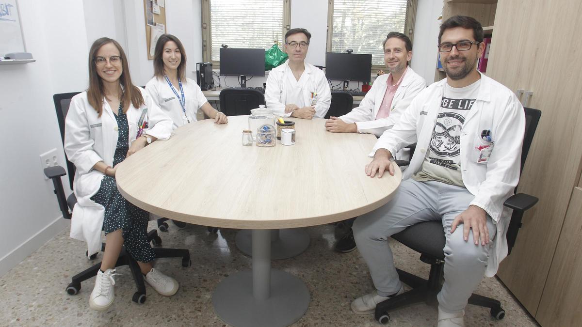 Parte del equipo del Hospital General que participa en el estudio clínico con un fármaco para tratar los síntomas negativos de la esquizofrenia