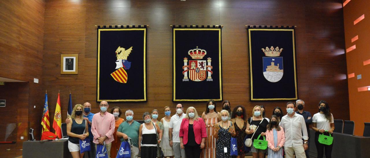 Los ganadores del sorteo que realizan los empresarios locales fueron recibidos en el Ayuntamiento de Orpesa.