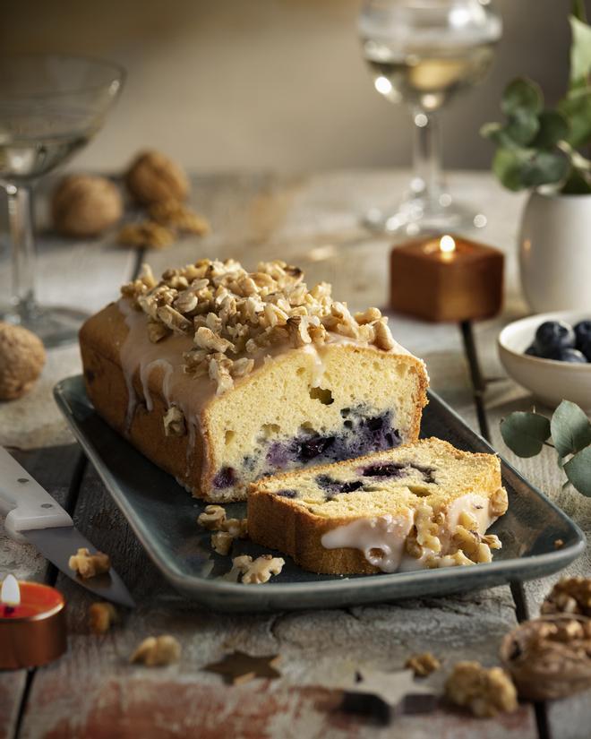 Bizcocho de arándanos y limón con nueces