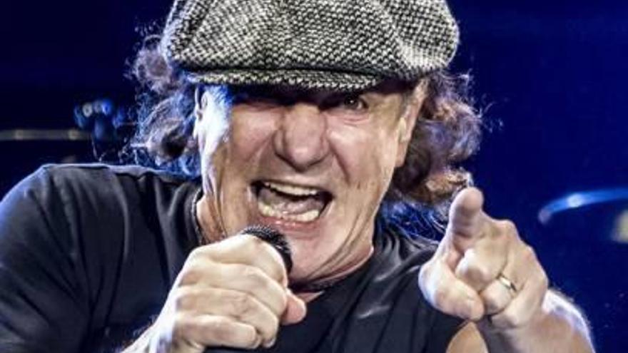 Riesgo de sordera para el cantante de AC/DC