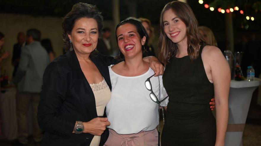 Loles García, Sandra Segarra y Claudia Arrufat presentan el magacín ‘La Panderola’ en Medi TV