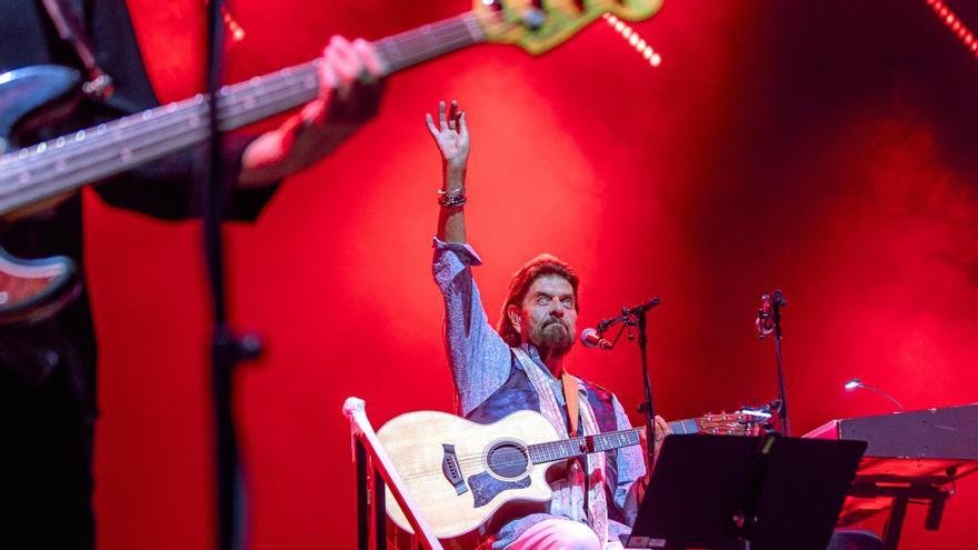 El pionero del rock sinfónico, desde su atalaya en el escenario