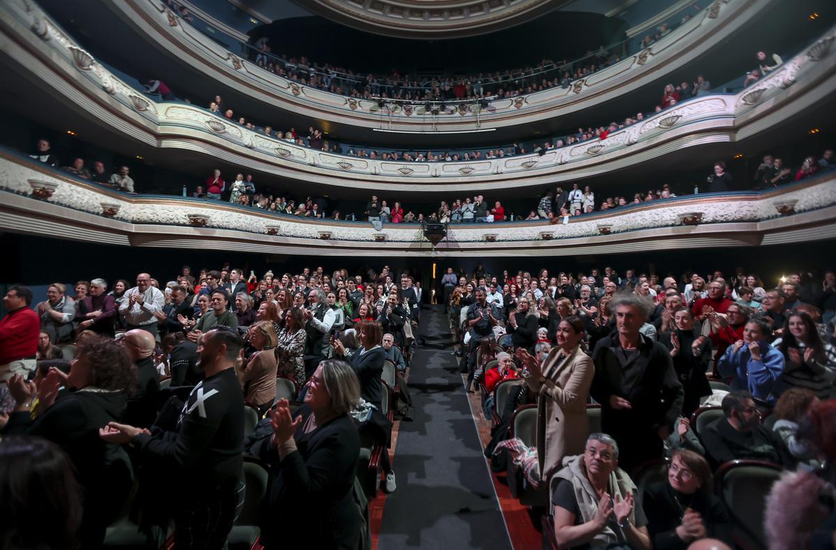 Alicante rinde homenaje a José Espadero en su 80 cumpleaños, celebrado en el Teatro Principal