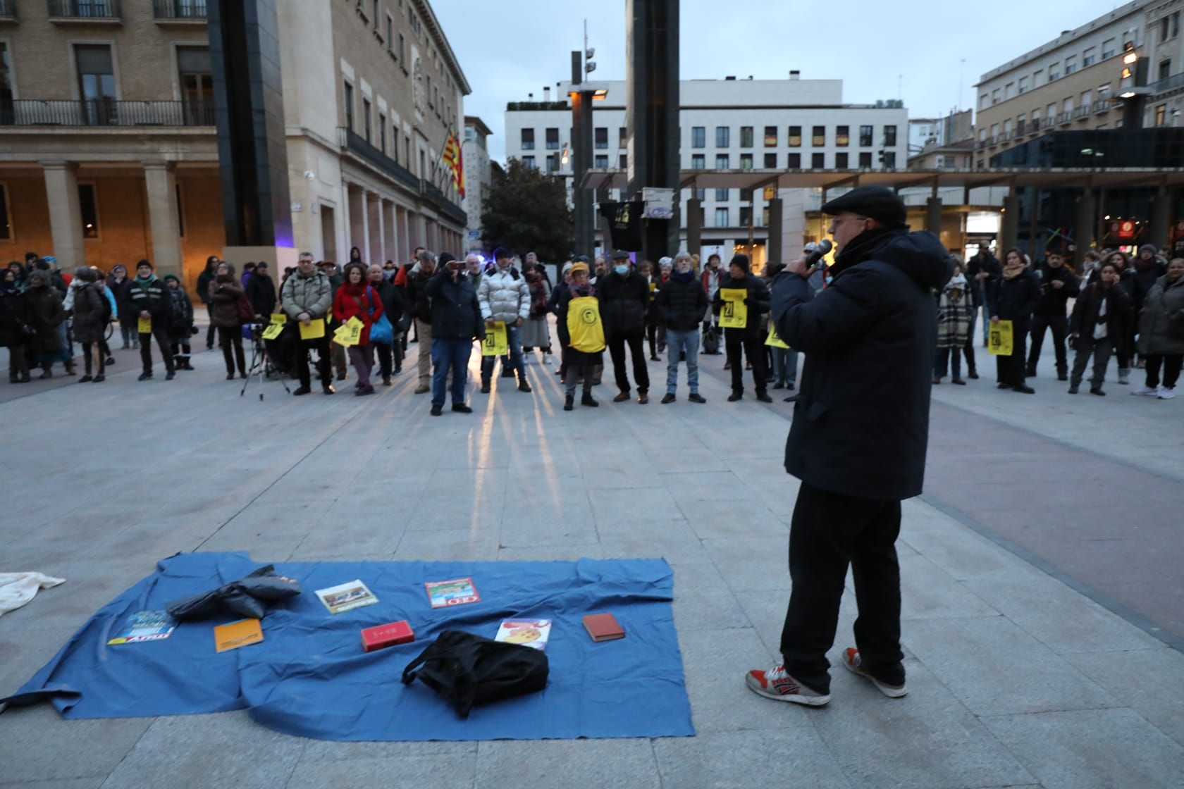 Protesta en la plaza del Pilar contra el desalojo del CSC Luis Buñuel