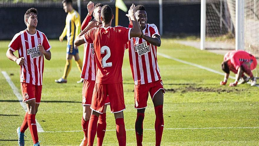 Els jugadors del Girona celebren un gol al Palamós.
