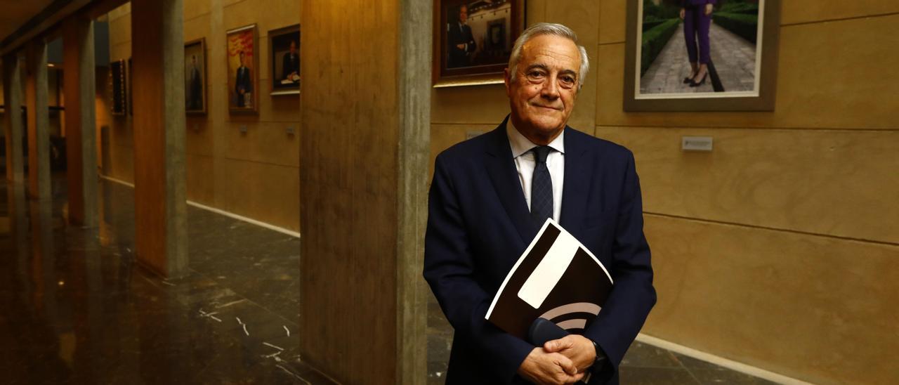 Javier Sada, presidente de las Cortes de Aragón, el pasado jueves en los pasillos del Parlamento.