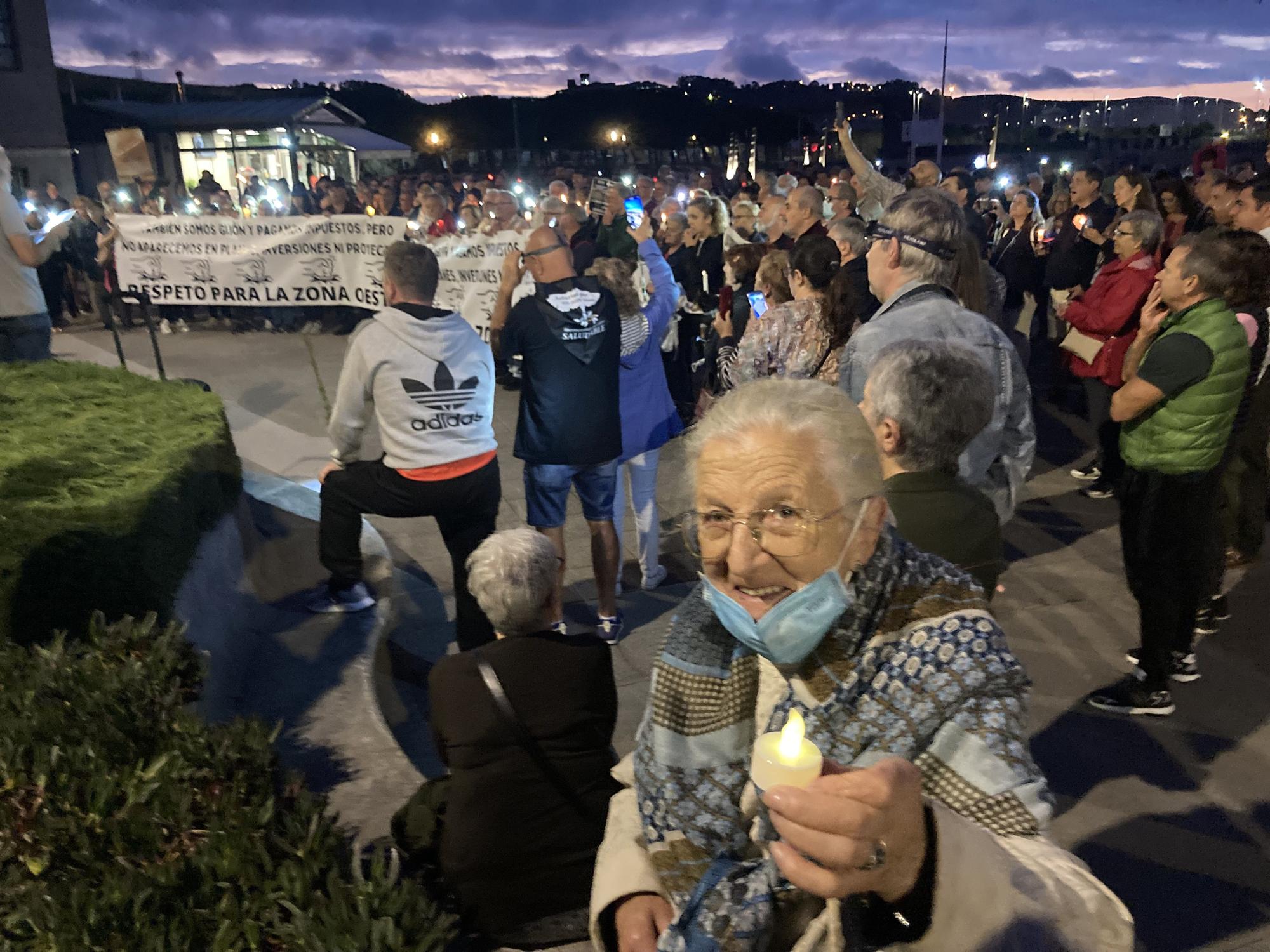 Manifestación de los vecinos de la zona oeste de Gijón