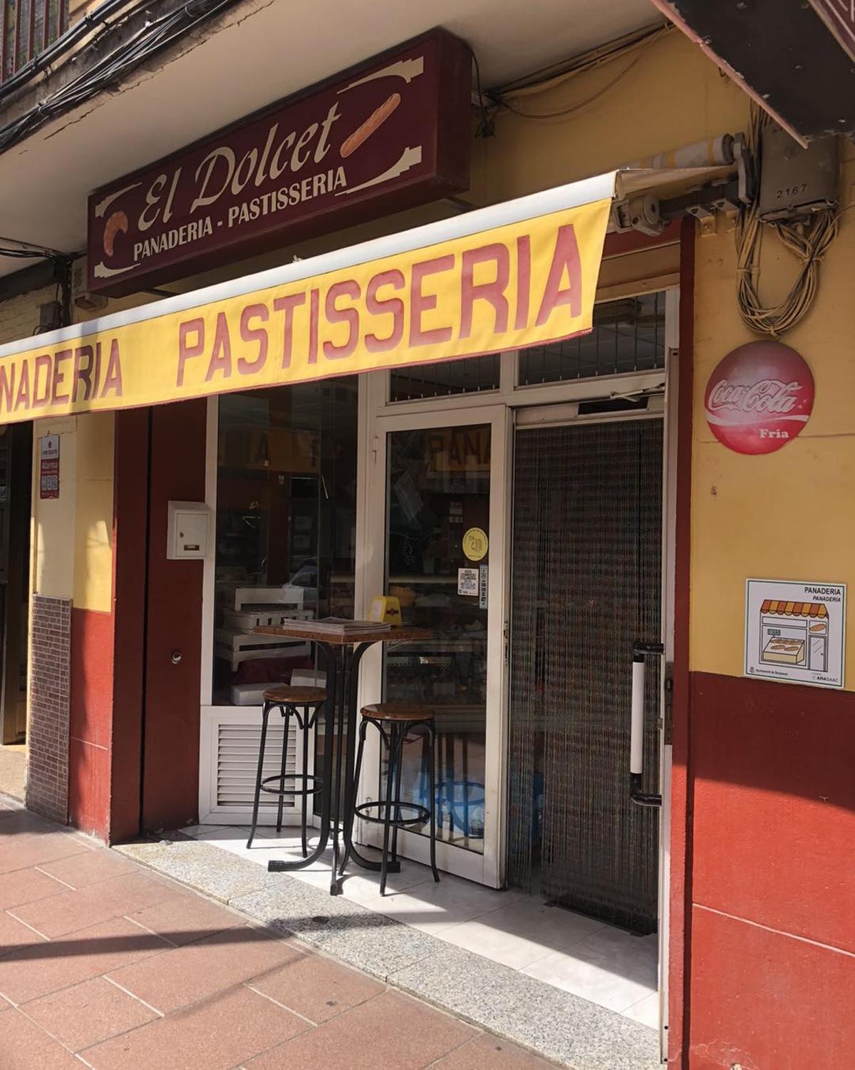 Los comercios de Burjassot empiezan a lucir en sus fachadas pictogramas accesibles.