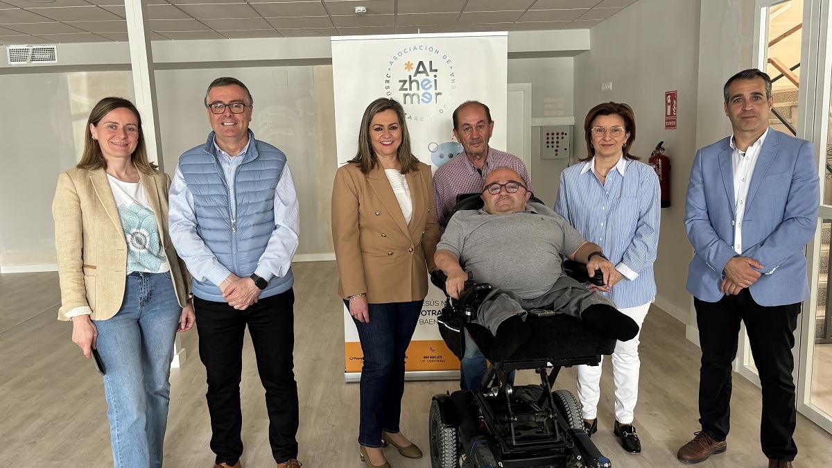 Visita de la alcaldesa de Baena al nuevo centro de Alzhéimer.