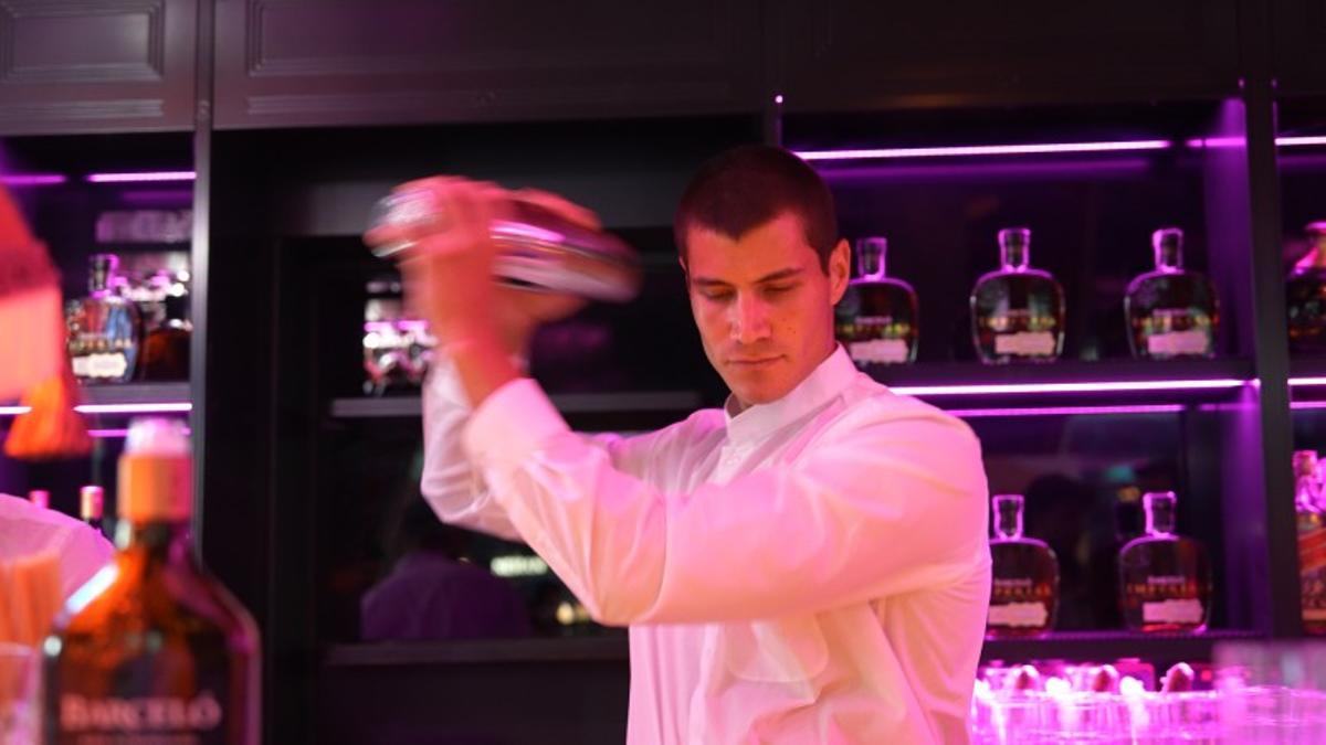 Un cóctel de Ron Barceló nunca nunca sobra
