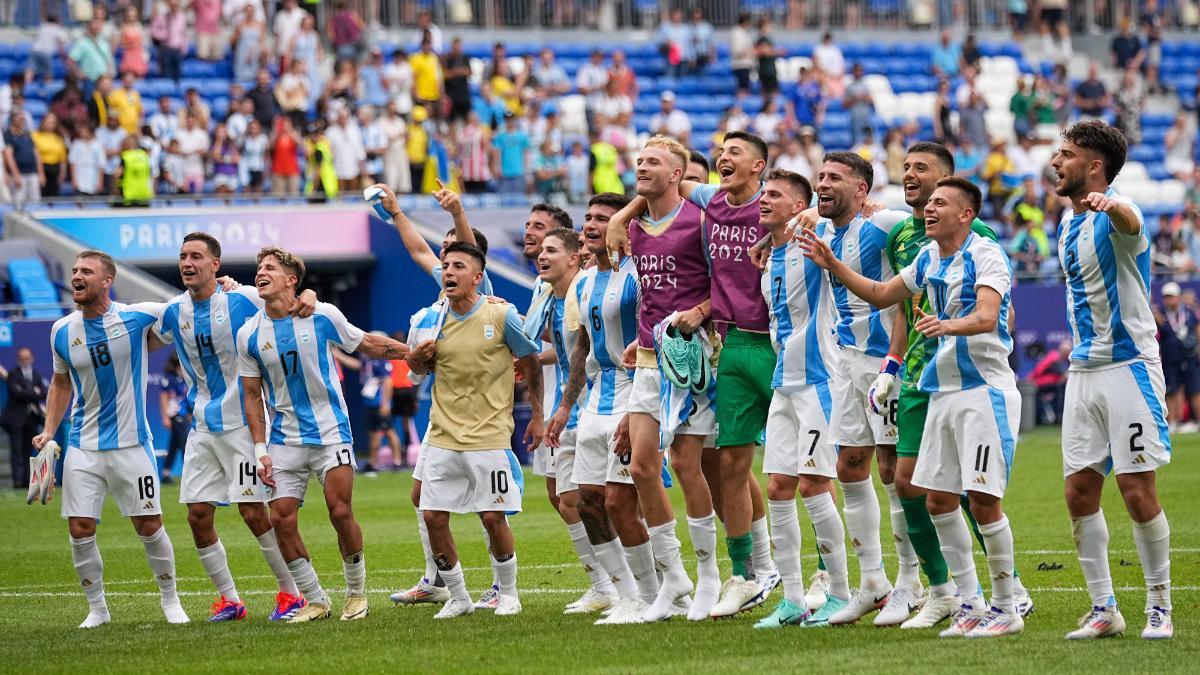 Los jugadores de Argentina celebrando la clasificación en los Olímpicos