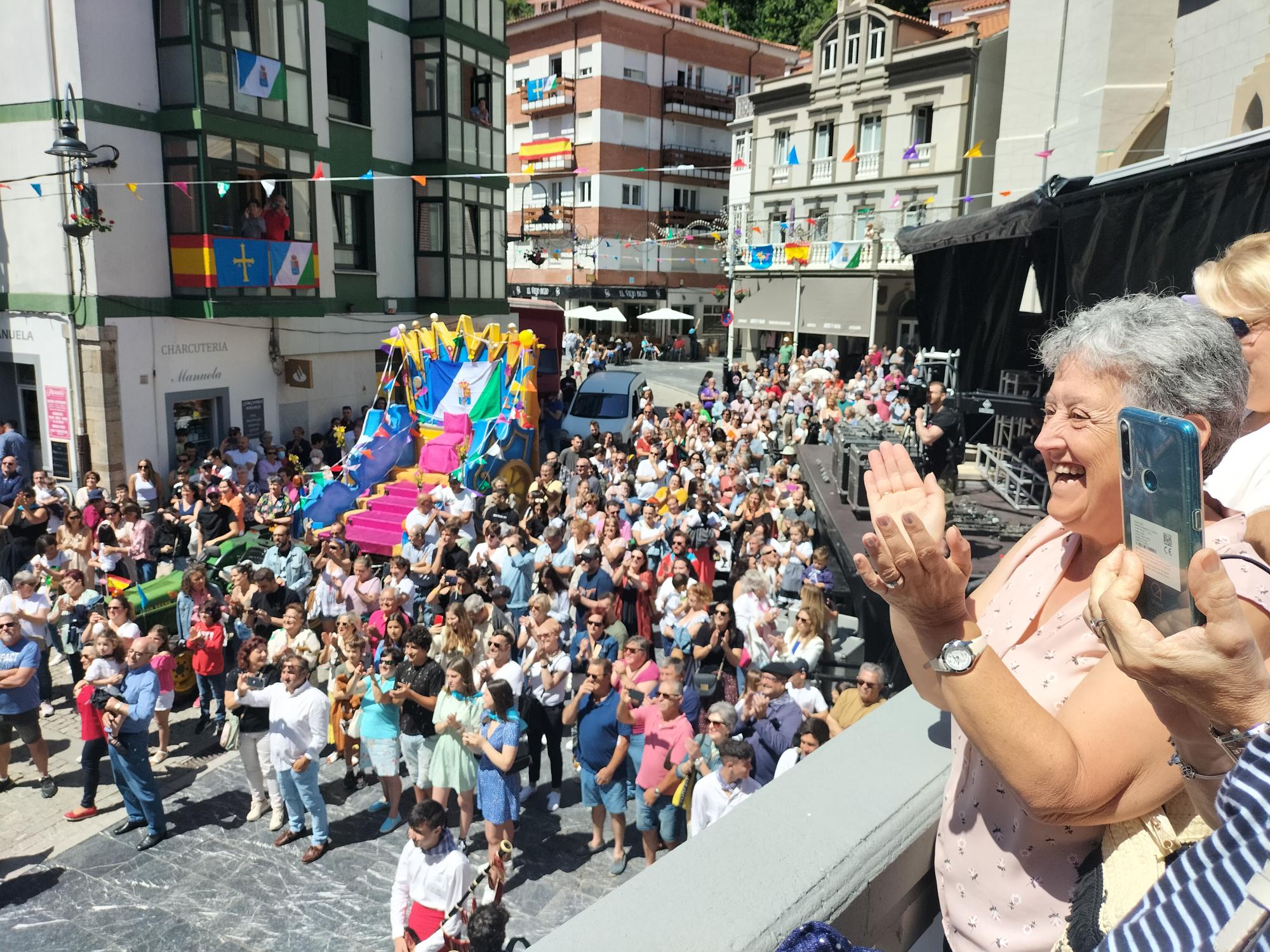 En imágenes: Así festjan los pixuetos s San Pedro en Cudillero