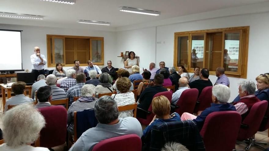 Imagen de una reciente reunión entre el Ayuntamiento y los vecinos de es Garrovers.