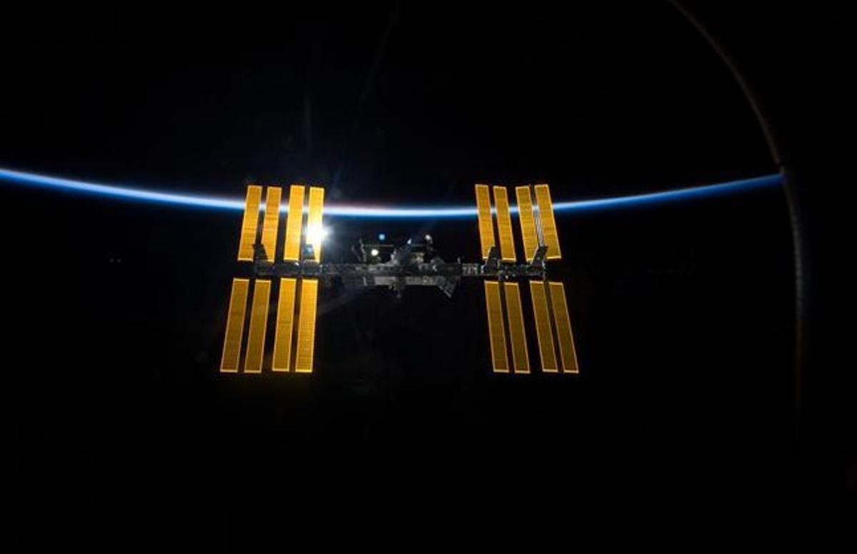 L’Estació Espacial Internacional, vista des de l’espai. L’Estació Espacial Internacional, vista des de l’espai.