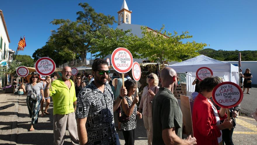 Vendedores excluidos en Sant Joan: «Tenemos un derecho adquirido por los años que hemos estado»