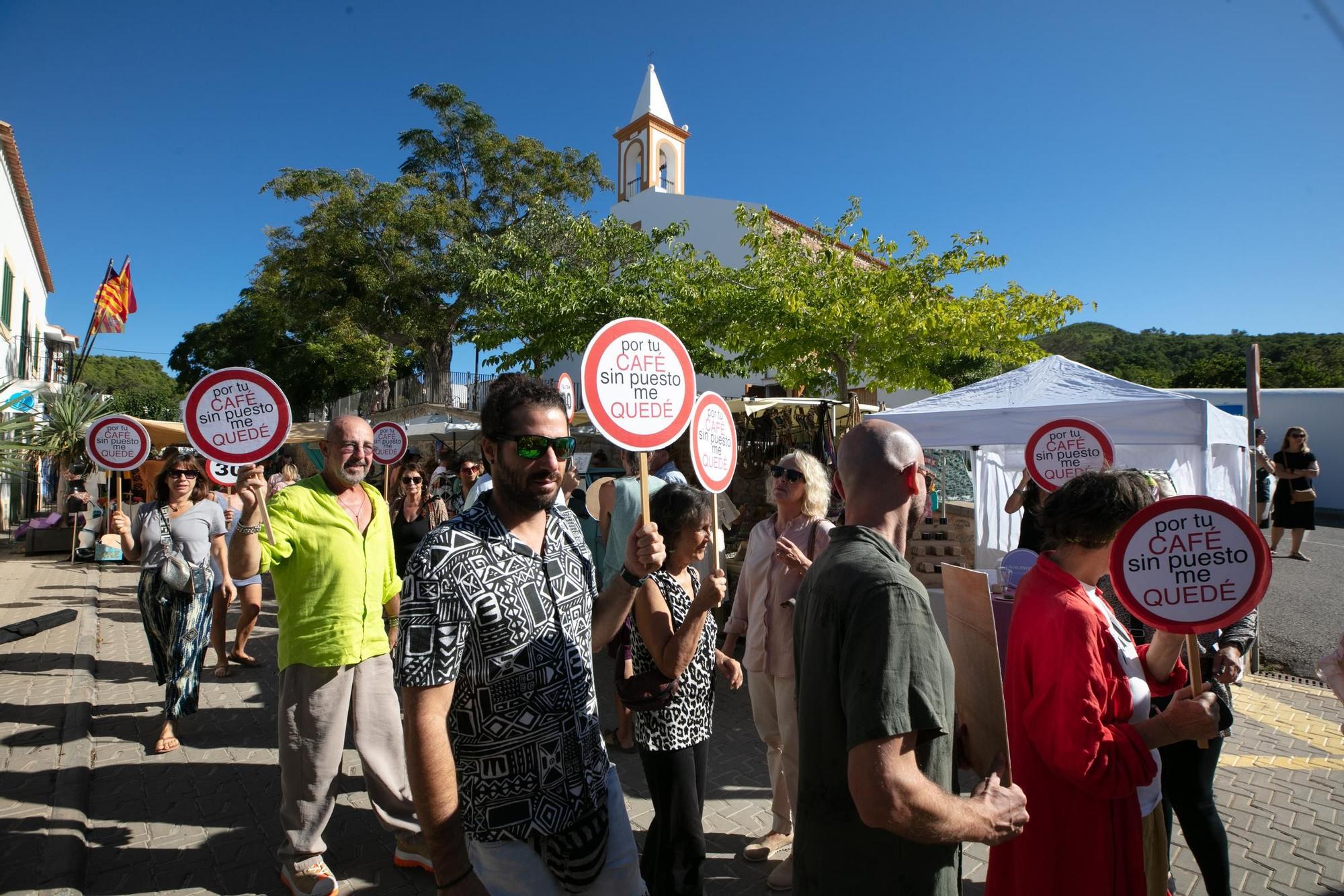 Galería: Mira aquí todas las fotos de la protesta en el mercadillo de Sant Joan