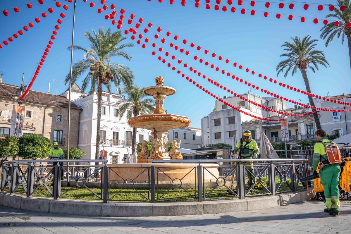 Servicios de limpieza de Mérida durante la feria.
