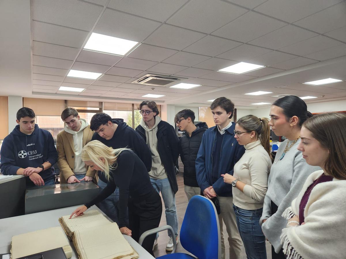 Alumnos de Derecho en el seminario sobre el Registro de la Propiedad