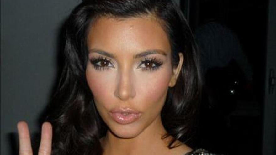 Kim Kardashian, una mujer de curvas tomar.