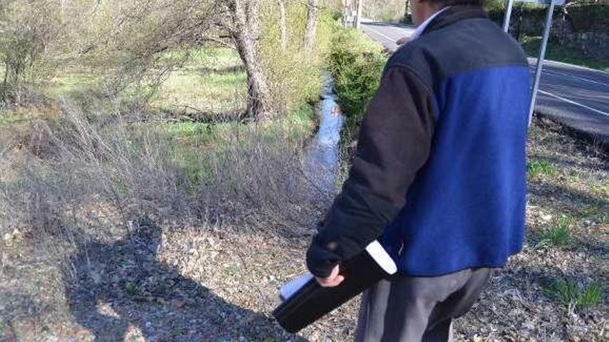 El Caño que discurre paralelo al trazado de la carretera.