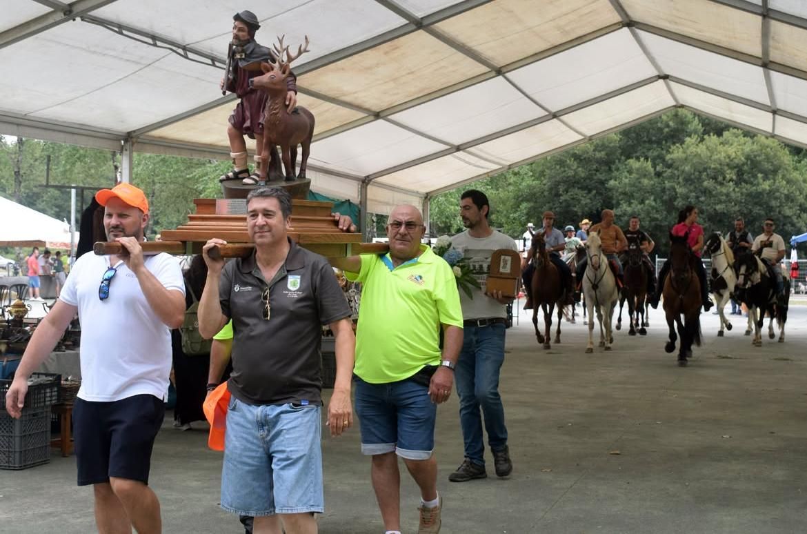 Valga celebrou a Festa da Caza e do Rural Galego con procesión cabalar e unha degustación de carne