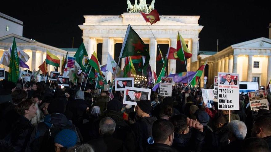 Protesta por el descabezamiento del HDP, anoche, en Berlín.