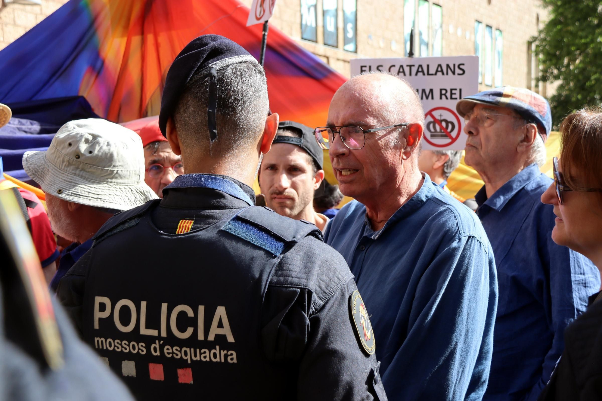 Les fotos de la protesta contra Felip VI a Montserrat
