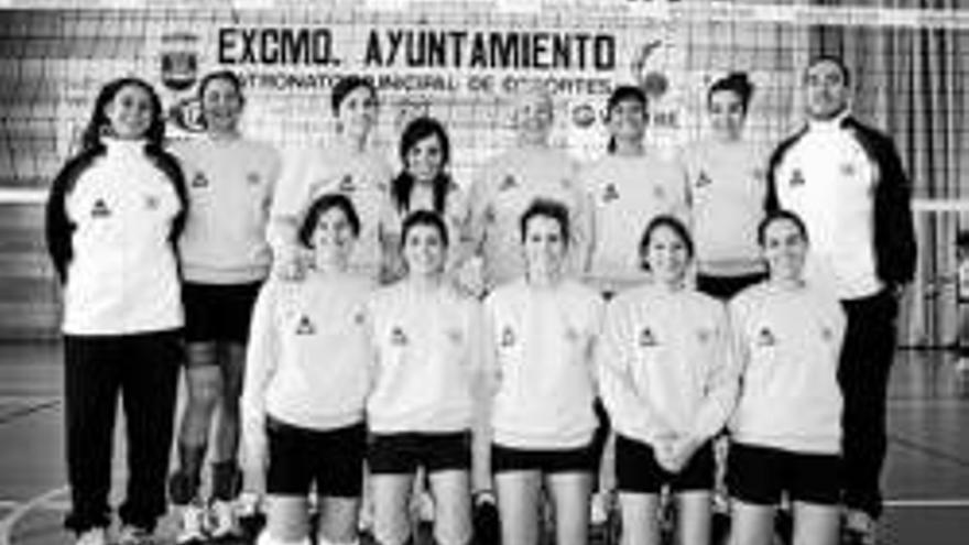 Equipo femenino de la Asociacion Deportiva Badajoz Voleibol Club