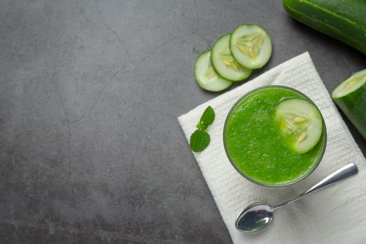 Jugos verdes para adelgazar: Batido de pepino y manzana verde