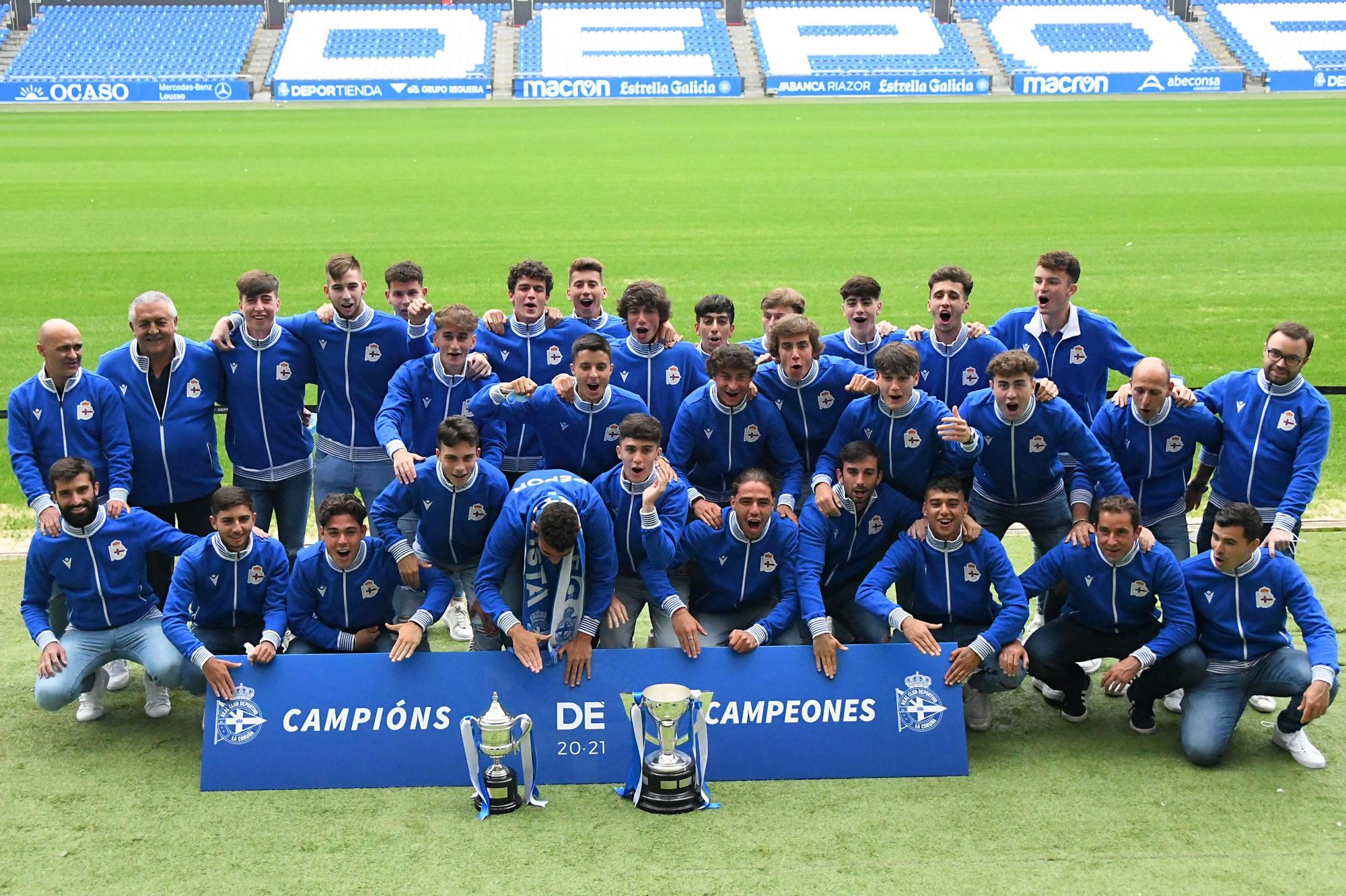 Los juveniles del Dépor celebran en A Coruña su Copa de Campeones