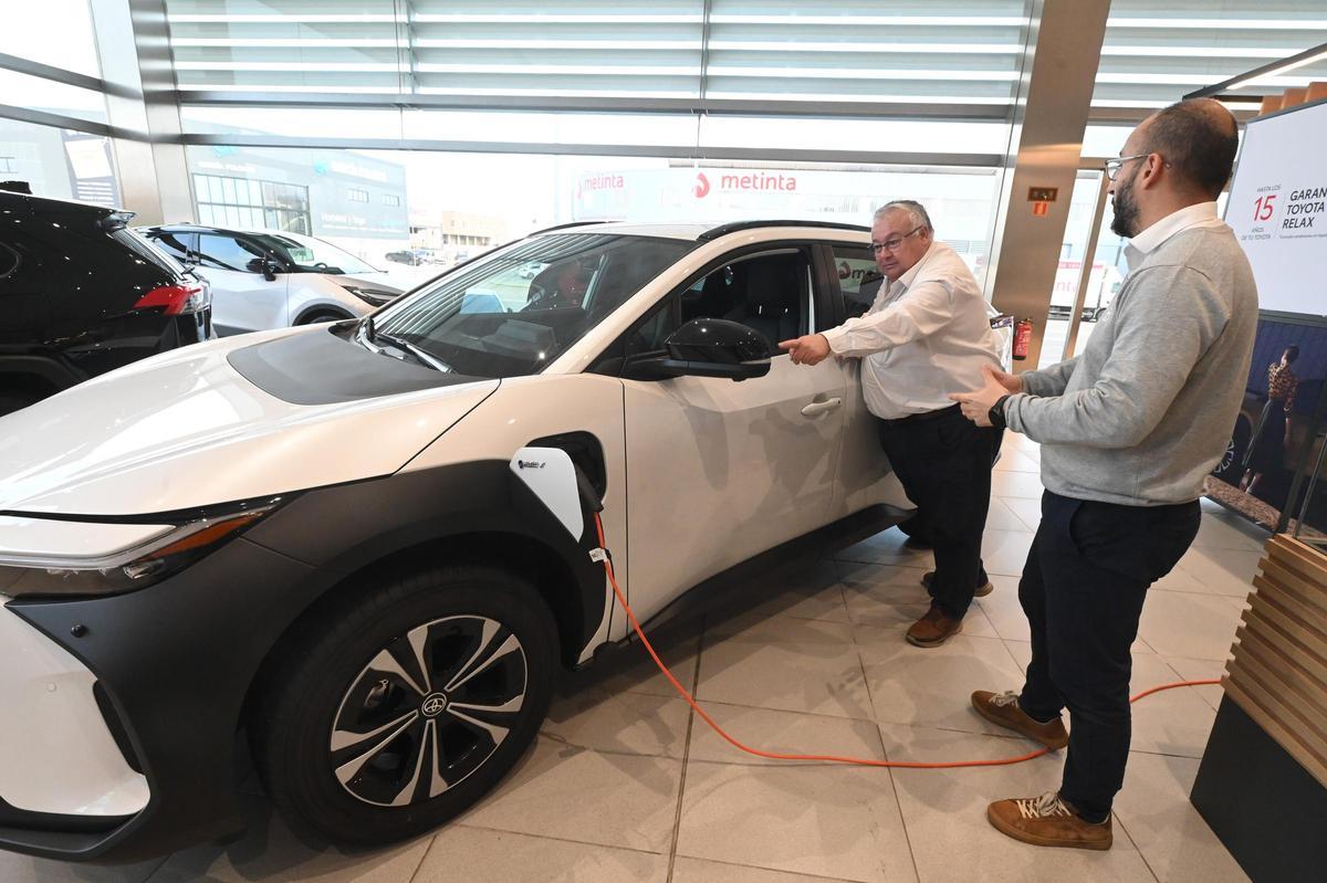 Los coches enchufables permiten una alternativa de ahorro de costes ante la subida de las gasolinas.