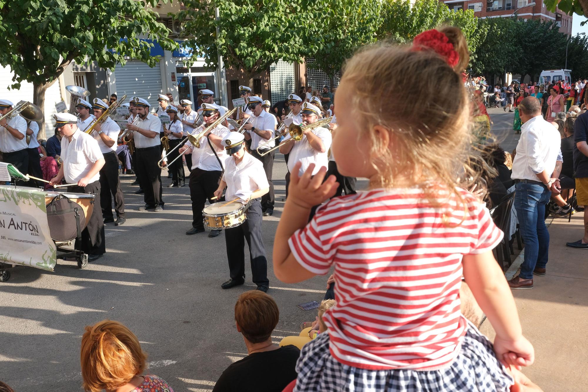 Así ha sido el desfile conmemorativo del 200 aniversario de los Moros Viejos de Petrer