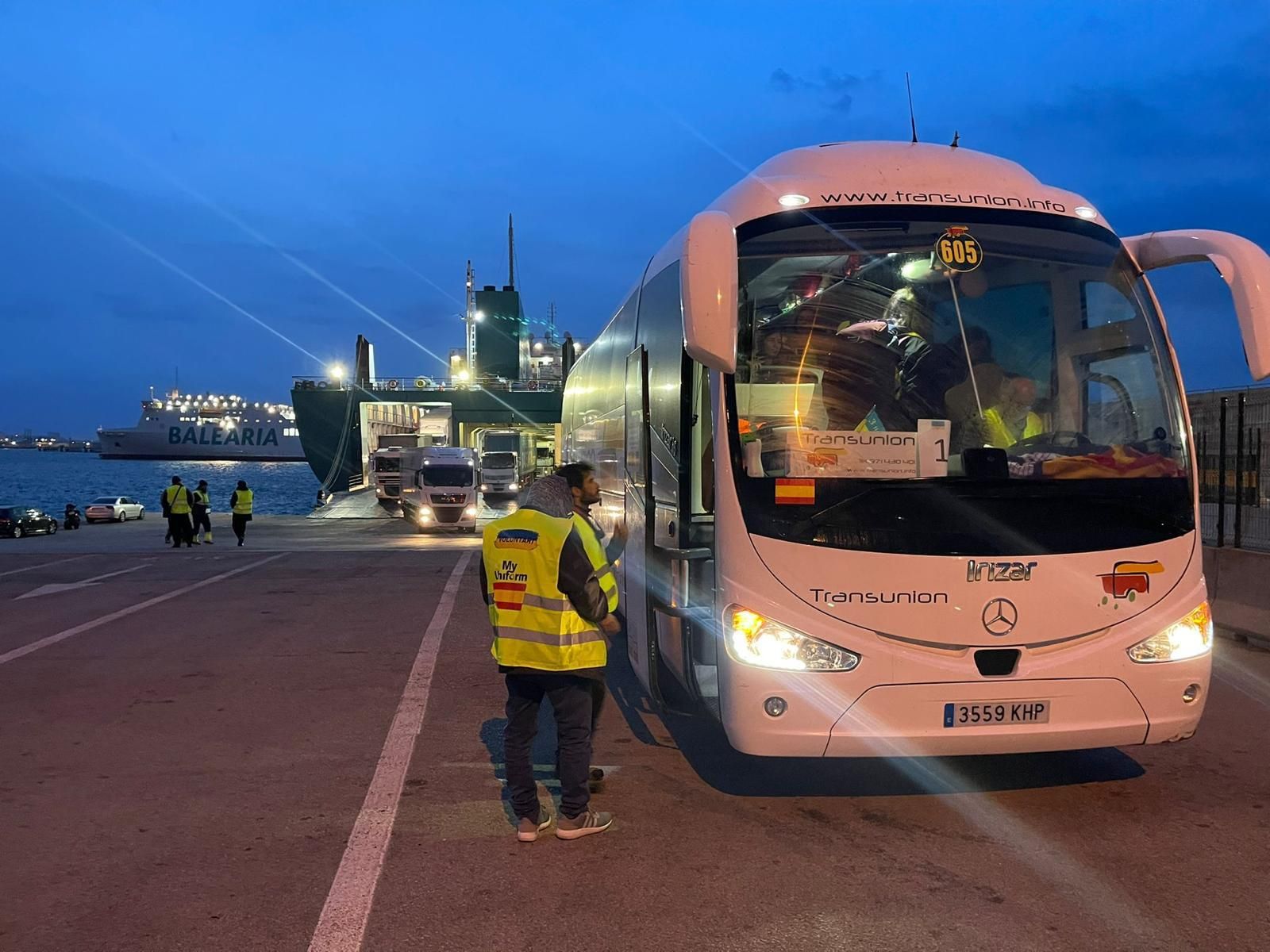 Llegan a Mallorca 73 refugiados ucranianos tras recorrer miles de kilómetros en autobús y furgonetas